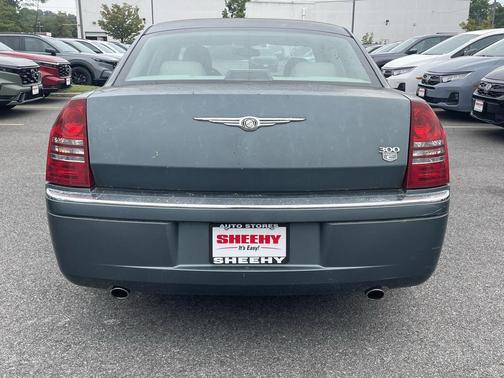 2005 Chrysler 300C Base
