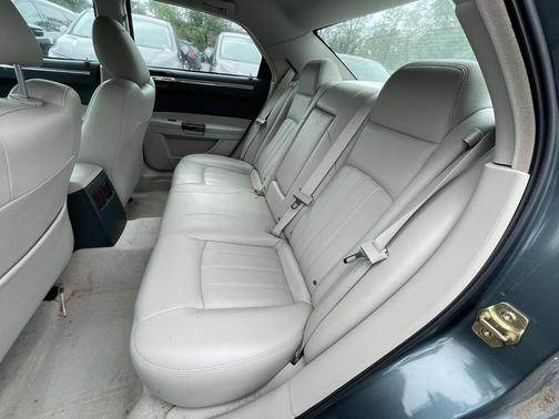 2005 Chrysler 300C Base