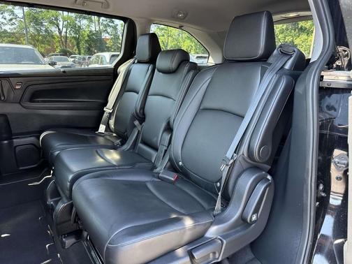Crystal Black Pearl 2023 Honda Odyssey EX-L