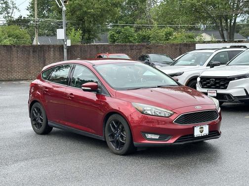 RUBY RED TINTED CLEARCOAT 2016 Ford Focus SE