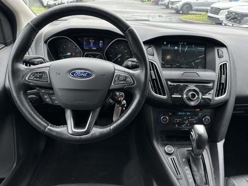 RUBY RED TINTED CLEARCOAT 2016 Ford Focus SE