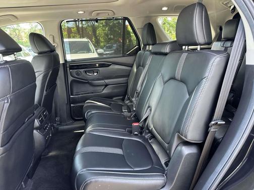 Crystal Black Pearl 2025 Honda Pilot Touring 8-Passenger