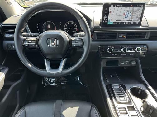 Crystal Black Pearl 2025 Honda Pilot Touring 8-Passenger