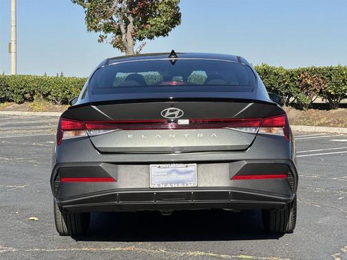 2025 Hyundai ELANTRA Sport