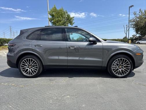 2022 Porsche Cayenne Base