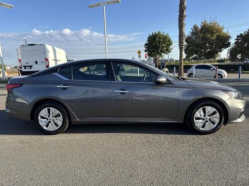 2022 Nissan Altima S FWD
