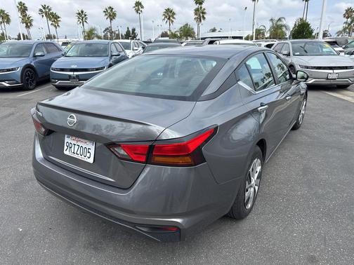 2022 Nissan Altima S FWD