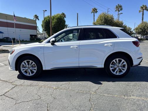 2022 Audi Q3 45 S line Premium