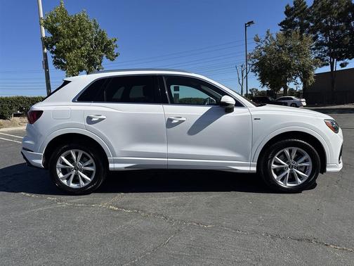2022 Audi Q3 45 S line Premium