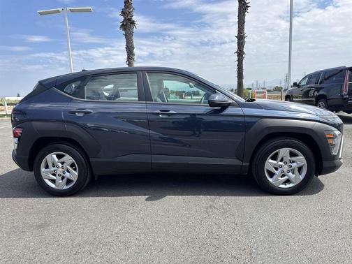 2025 Hyundai KONA SE