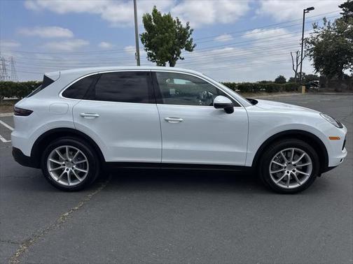 2022 Porsche Cayenne Base