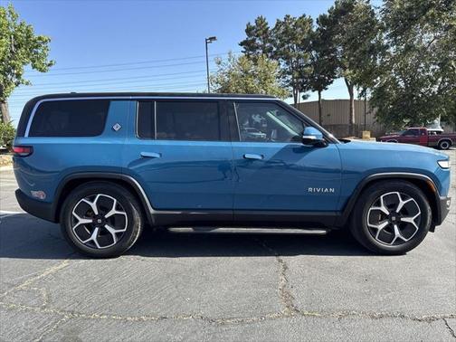 2023 Rivian R1S Adventure