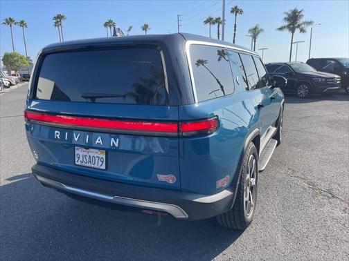 2023 Rivian R1S Adventure
