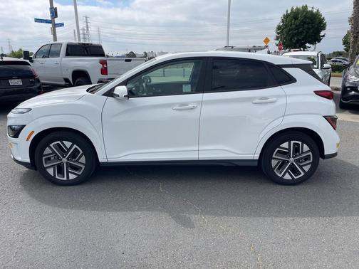 2022 Hyundai KONA EV SEL