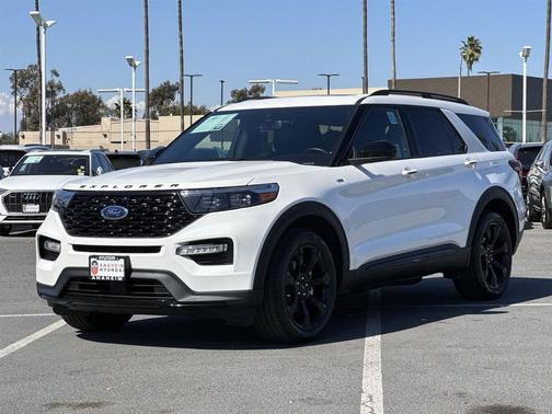 2024 Ford Explorer ST-Line