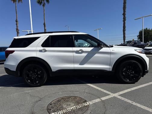 2024 Ford Explorer ST-Line