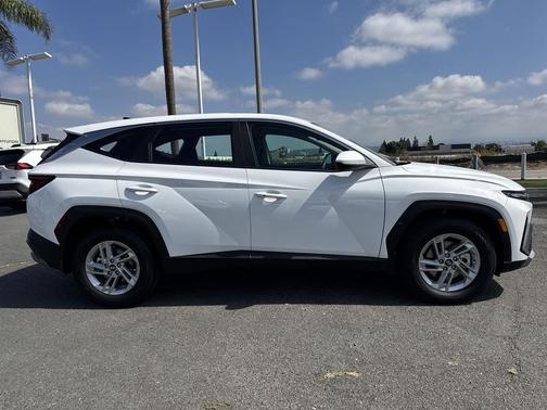 2025 Hyundai TUCSON SE