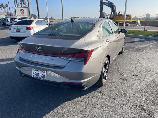 2023 Hyundai ELANTRA SEL