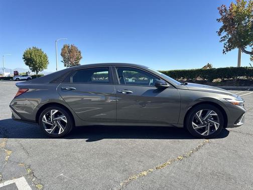 2025 Hyundai ELANTRA HEV SEL Sport