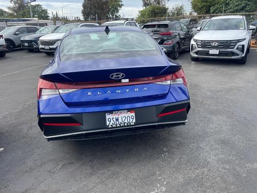 2025 Hyundai ELANTRA SEL