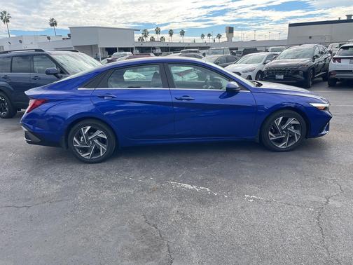 2025 Hyundai ELANTRA SEL