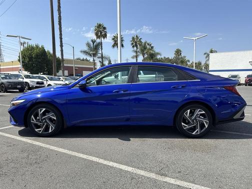 2025 Hyundai ELANTRA SEL
