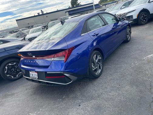 2025 Hyundai ELANTRA SEL