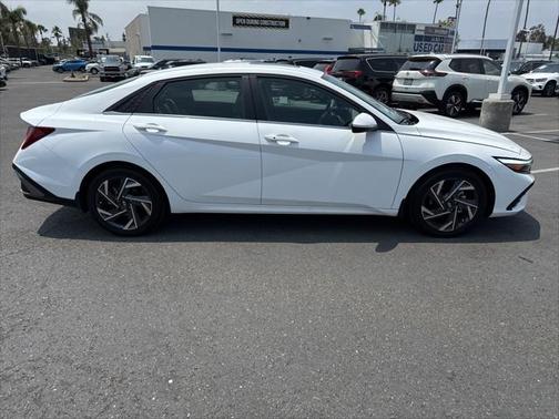 2025 Hyundai ELANTRA SEL