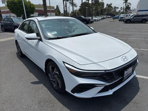 2025 Hyundai ELANTRA SEL