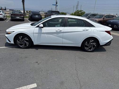 2025 Hyundai ELANTRA SEL