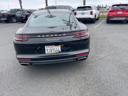 2018 Porsche Panamera 4