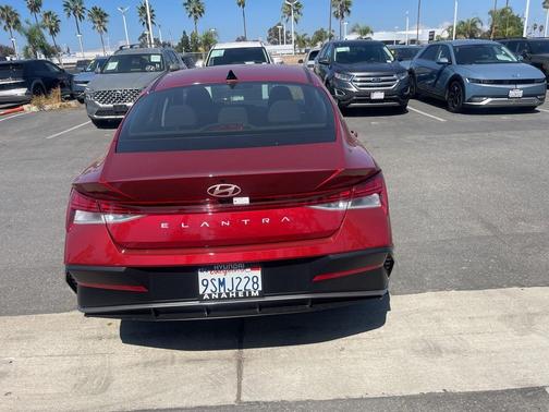 2025 Hyundai ELANTRA SEL