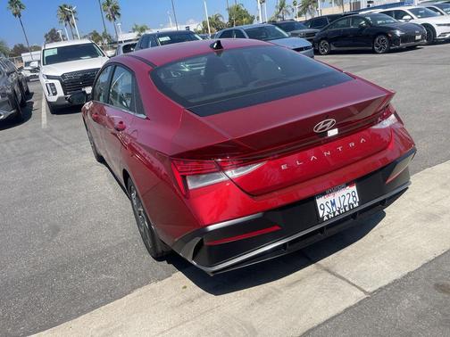 2025 Hyundai ELANTRA SEL