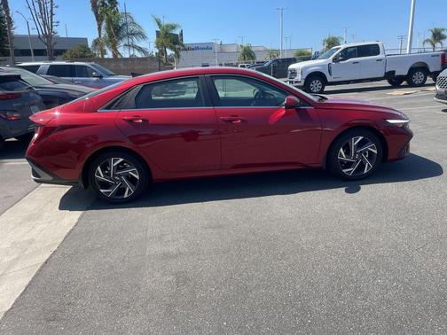 2025 Hyundai ELANTRA SEL