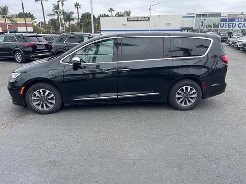 2022 Chrysler Pacifica Hybrid Limited