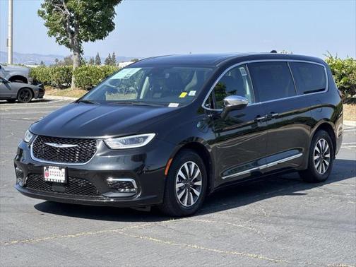 2022 Chrysler Pacifica Hybrid Limited