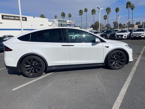 2023 Tesla Model X Standard Range