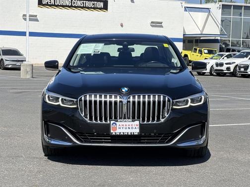 2022 BMW 740 i