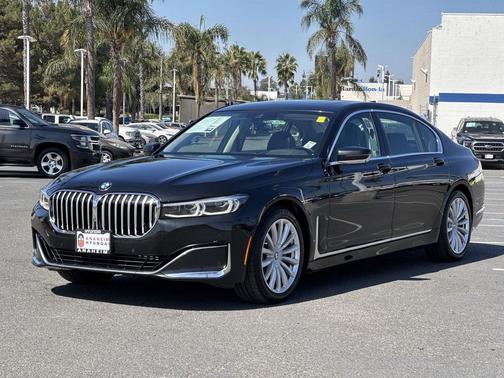 2022 BMW 740 i