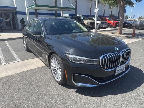 2022 BMW 740 i