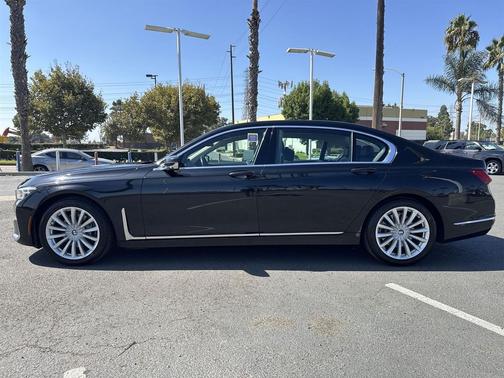 2022 BMW 740 i