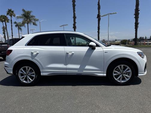2024 Audi Q3 Premium 45 TFSI S line quattro Tiptronic