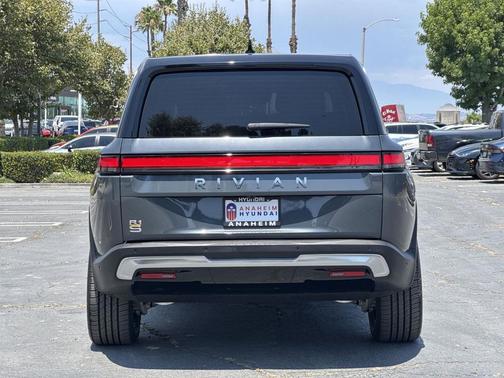 2023 Rivian R1S Adventure