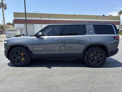 2023 Rivian R1S Adventure