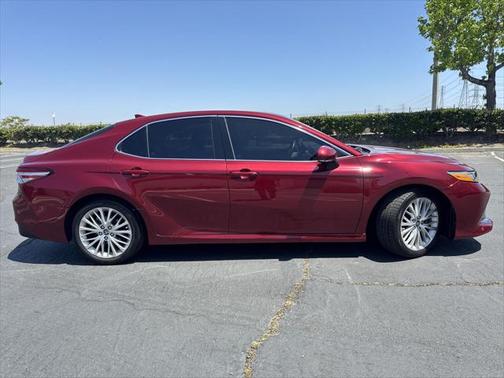 2019 Toyota Camry Hybrid XLE