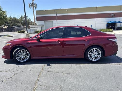 2019 Toyota Camry Hybrid XLE