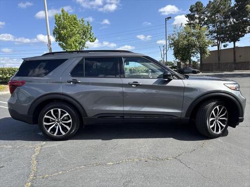 2024 Ford Explorer ST-Line