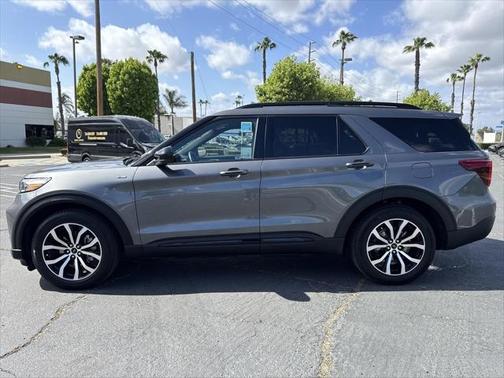 2024 Ford Explorer ST-Line