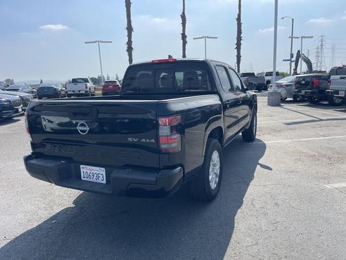 2022 Nissan Frontier SV