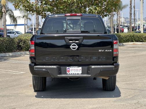 2022 Nissan Frontier SV